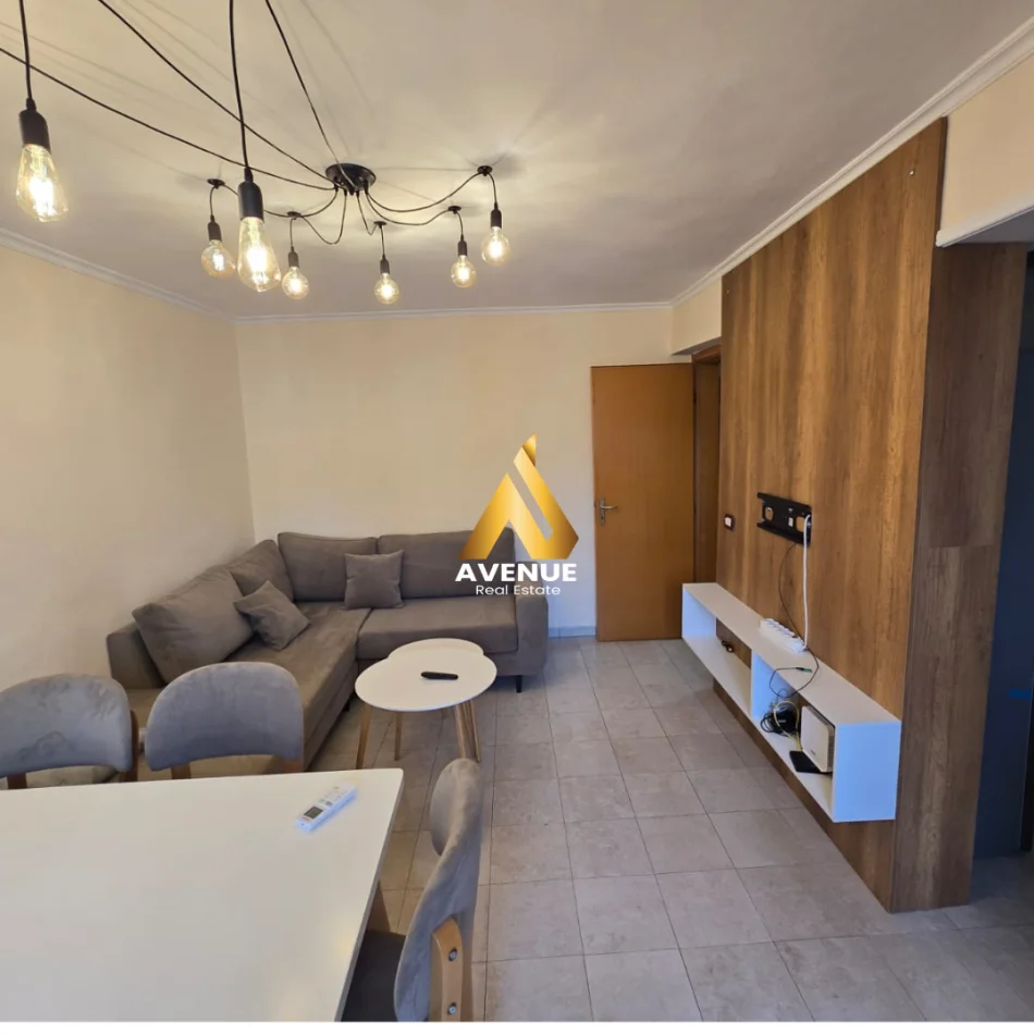 Tirane, jepet me qera apartament 1+1+Ballkon Kati 5, 60 m² 600 € (RESHIT PETRELA)