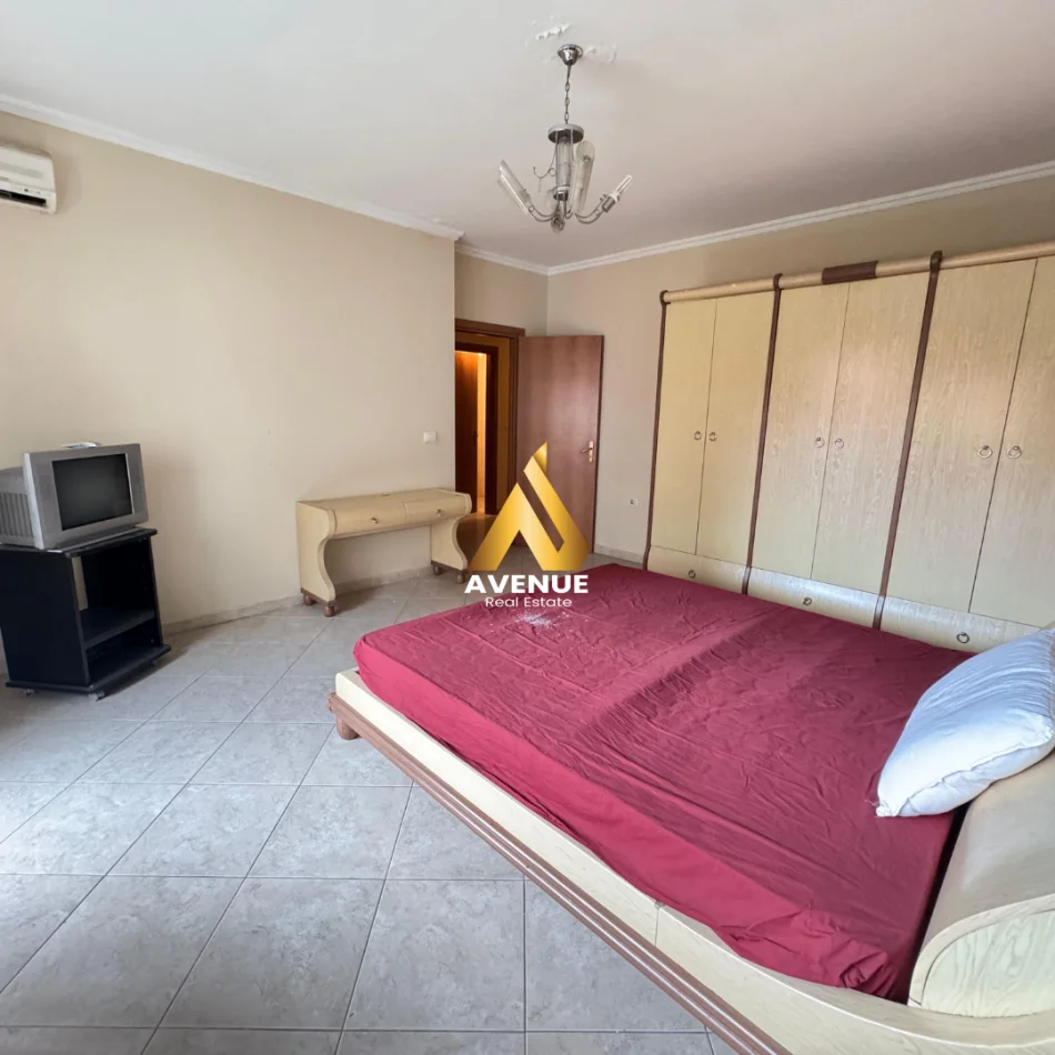 Tirane, jepet me qera ambjent biznesi Kati 4, 166 m² 1.200 € (rruga e dibres)