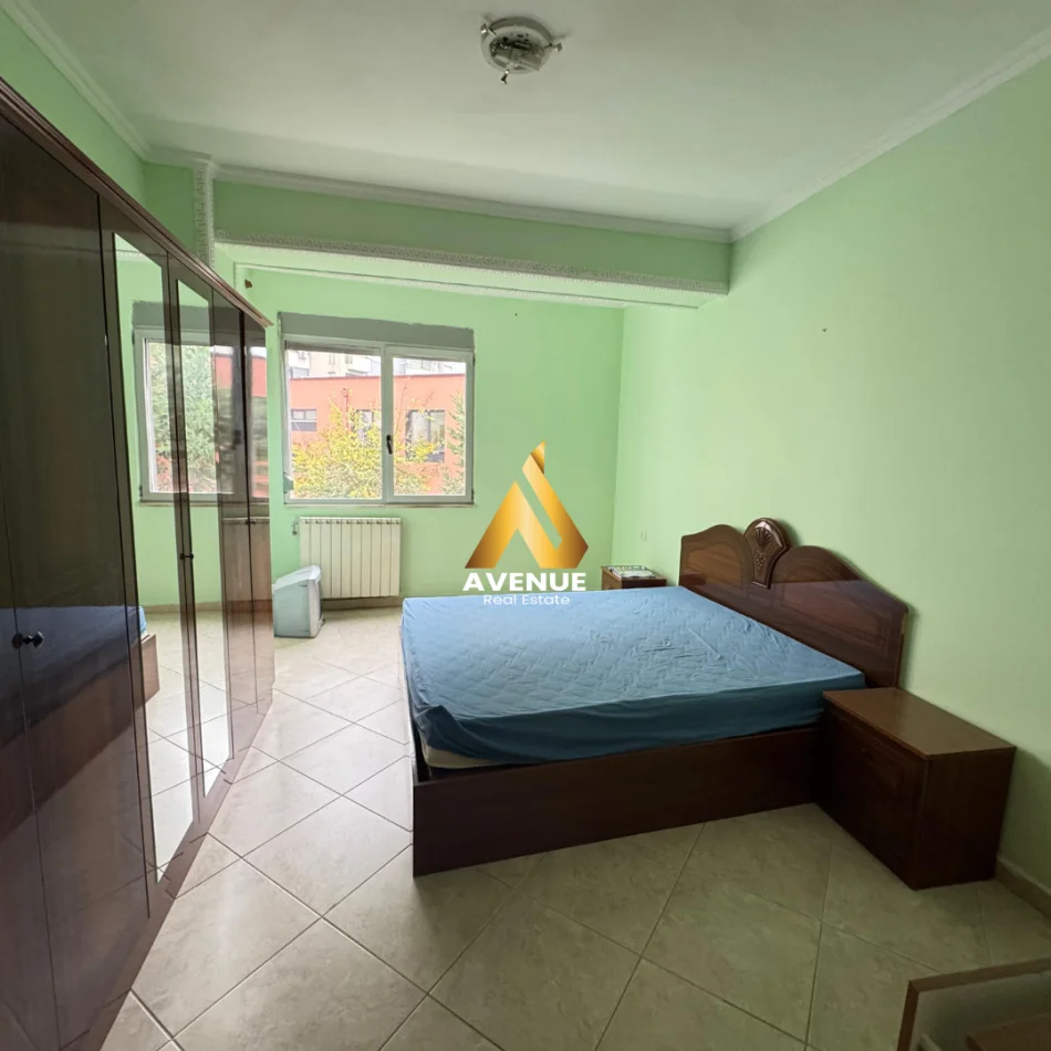 Tirane, jepet me qera ambjent biznesi Kati 4, 166 m² 1.200 € (rruga e dibres)