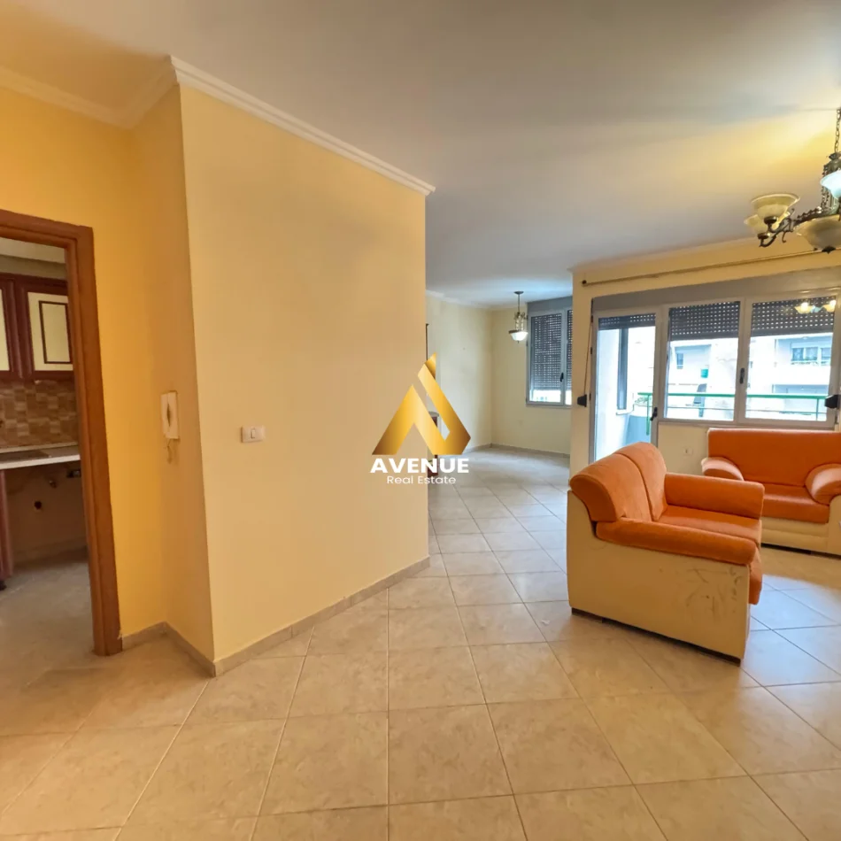 Tirane, jepet me qera ambjent biznesi Kati 4, 166 m² 1.200 € (rruga e dibres)