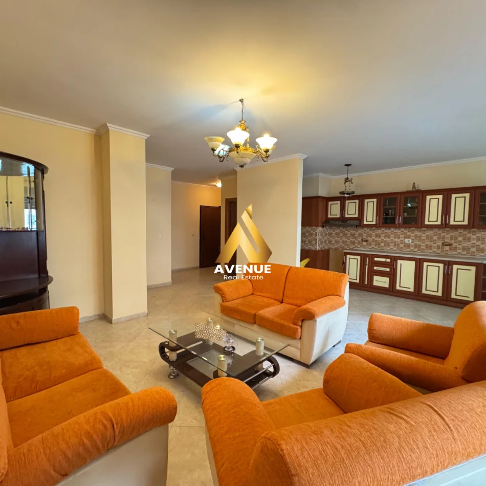 Tirane, jepet me qera ambjent biznesi Kati 4, 166 m² 1.200 € (rruga e dibres)