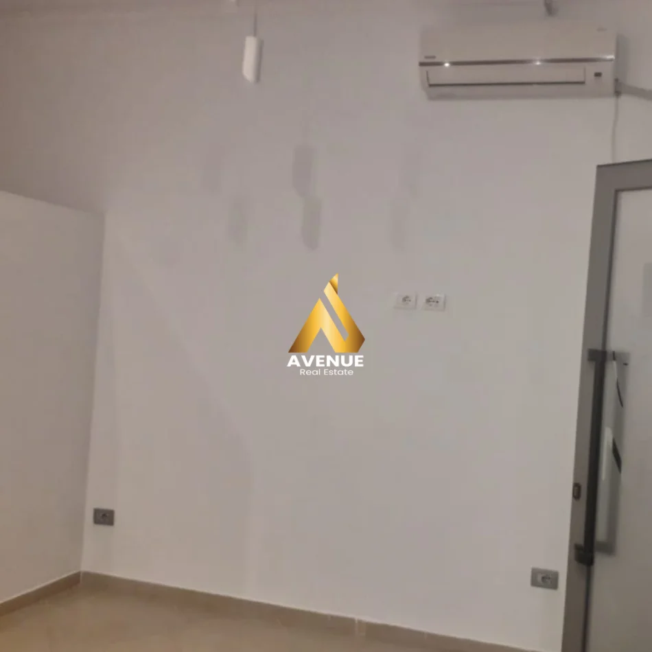 Tirane, jepet me qera dyqan Kati 0, 30 m² 300 € (KINOSTUDIO)