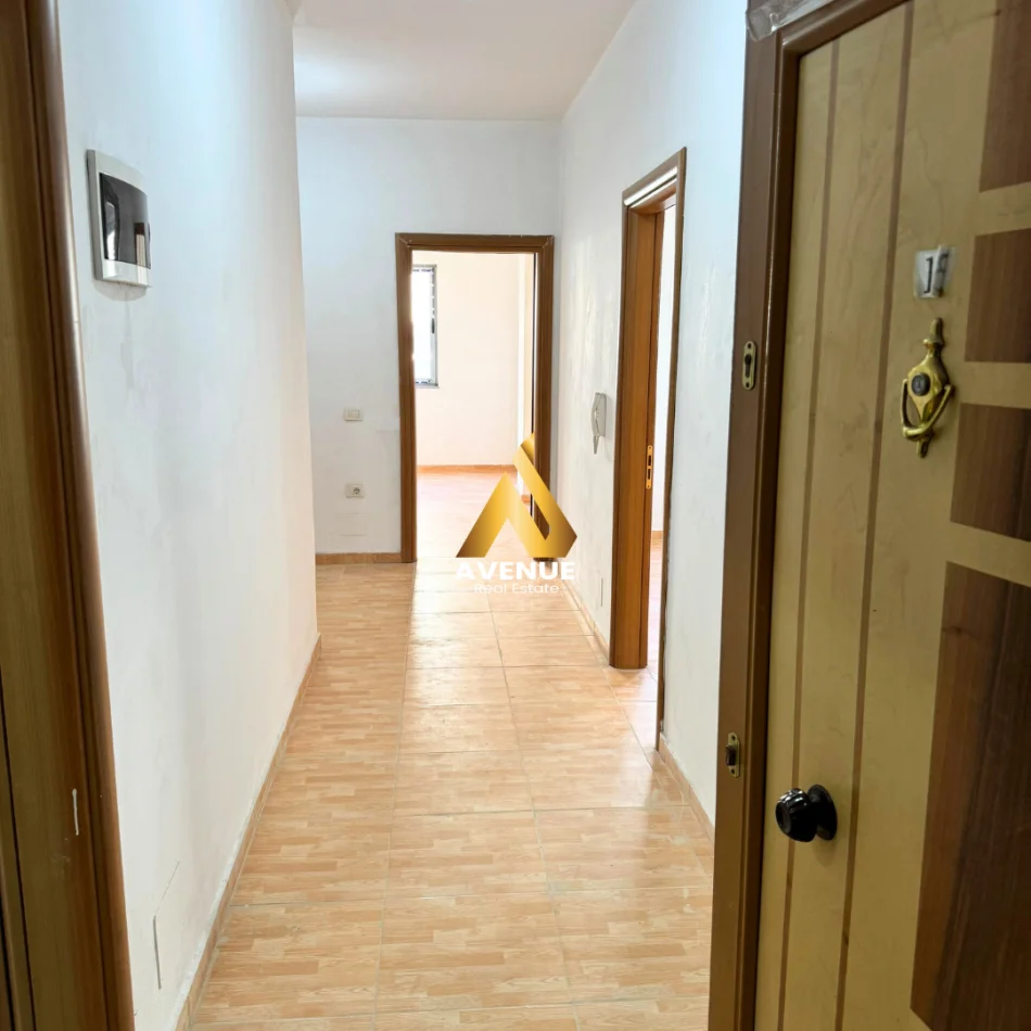 Tirane, shitet apartament 3+1+Ballkon Kati 2, 132 m² 193.000 € (Bill Klinton)