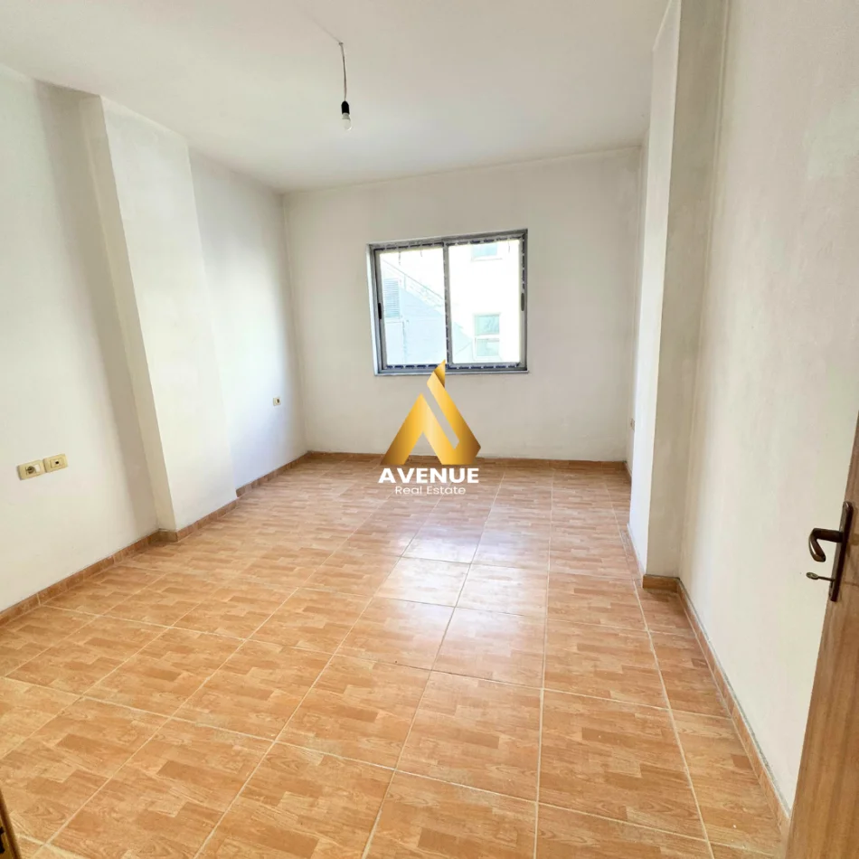 Tirane, shitet apartament 3+1+Ballkon Kati 2, 132 m² 193.000 € (Bill Klinton)