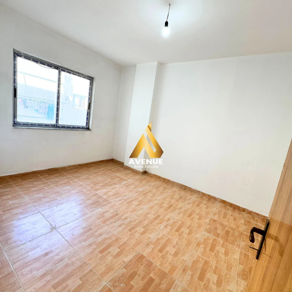 Tirane, shitet apartament 3+1+Ballkon Kati 2, 132 m² 193.000 € (Bill Klinton)