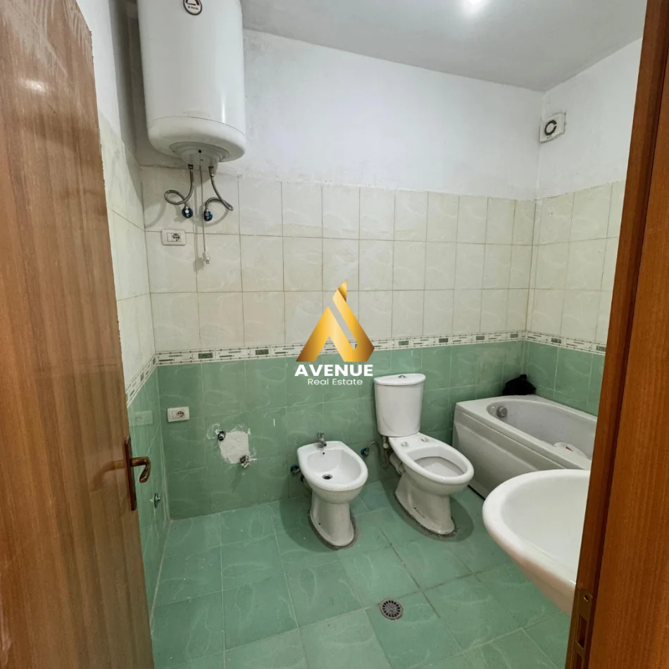 Tirane, shitet apartament 3+1+Ballkon Kati 2, 132 m² 193.000 € (Bill Klinton)