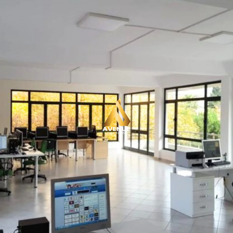 Tirane, jepet me qera Kati 2, 140 m² 2.500 € (lord bajroni)