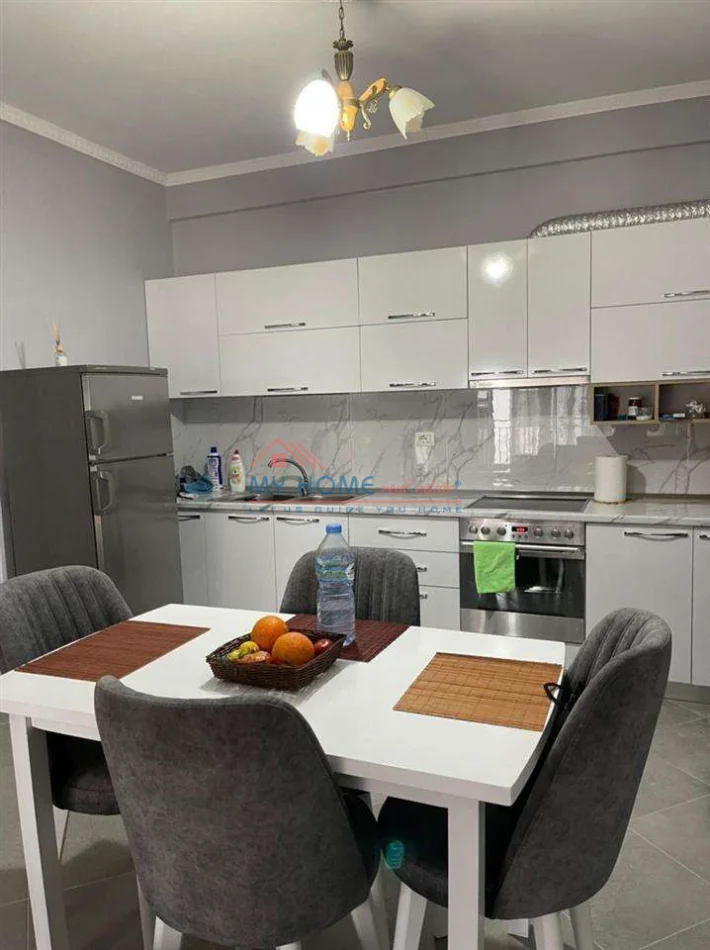 Tirane, jepet me qera apartament 1+1+Ballkon Kati 3, 78 m² 500 € (Kompleksi Green City)