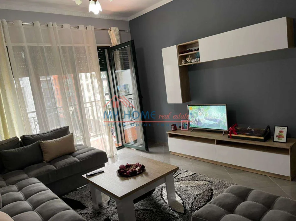 Tirane, jepet me qera apartament 1+1+Ballkon Kati 3, 78 m² 500 € (Kompleksi Green City)