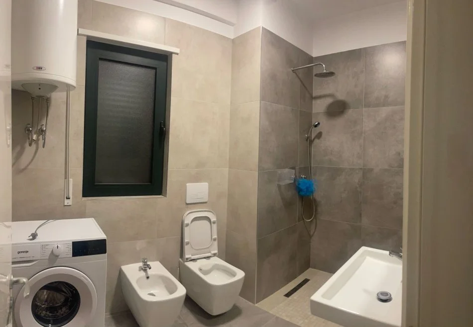 Tirane, jepet me qera apartament 2+1 Kati 6, 102 m² 550 € (green city)