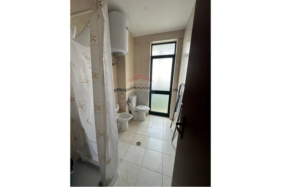 Tirane, jepet me qera apartament 1+1 Kati 9, 70 m² 650 € (Bulevardi Gjergj Fishta)