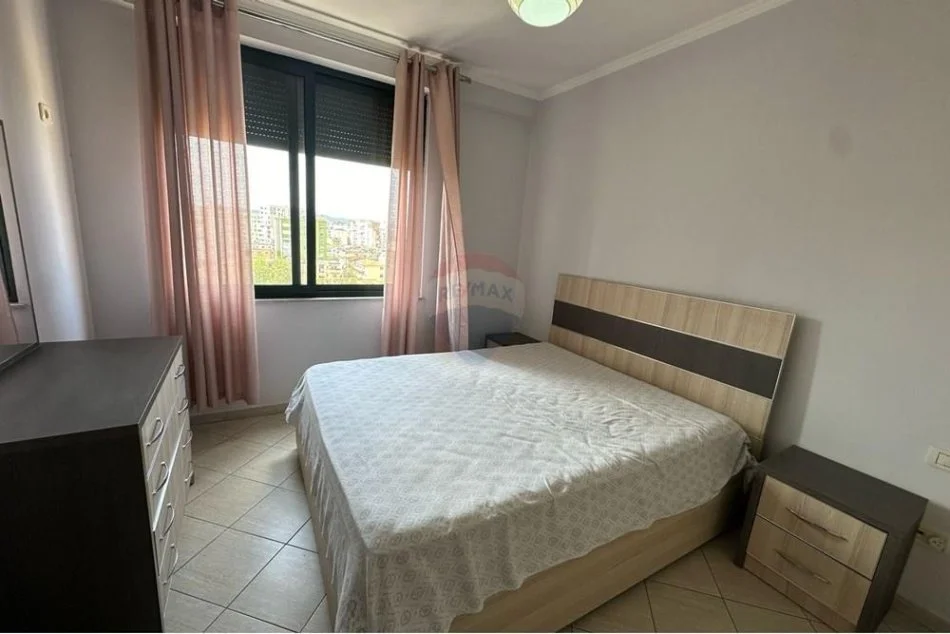 Tirane, jepet me qera apartament 1+1 Kati 9, 70 m² 650 € (Bulevardi Gjergj Fishta)