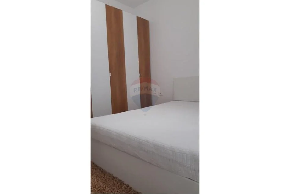 jepet me qera apartament 1+1 Kati 3, 80 m² 400 € (Kthesa Kamzes)