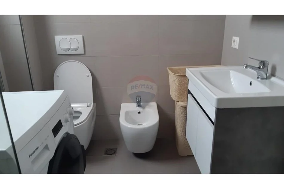 jepet me qera apartament 1+1 Kati 3, 80 m² 400 € (Kthesa Kamzes)