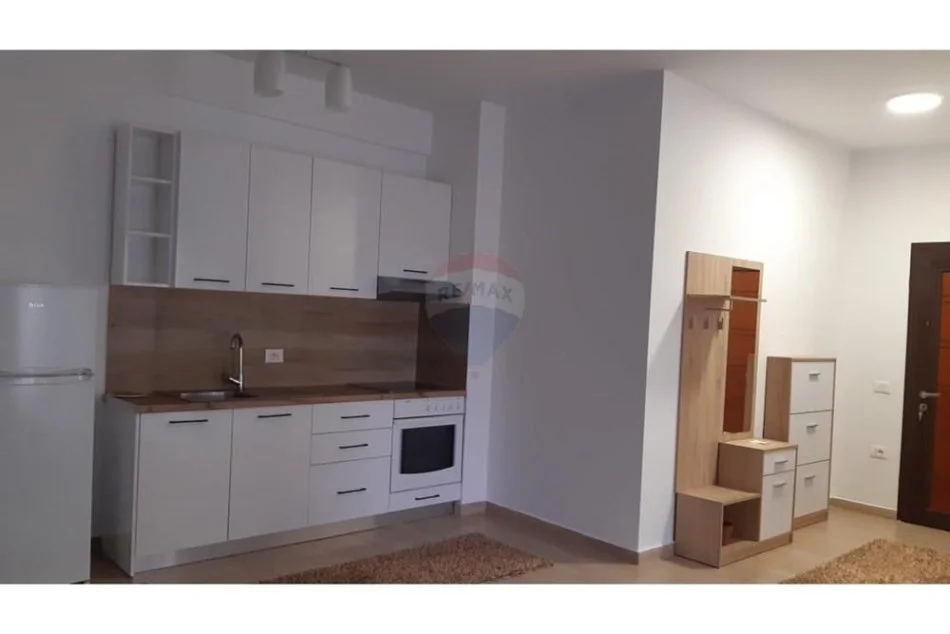 jepet me qera apartament 1+1 Kati 3, 80 m² 400 € (Kthesa Kamzes)