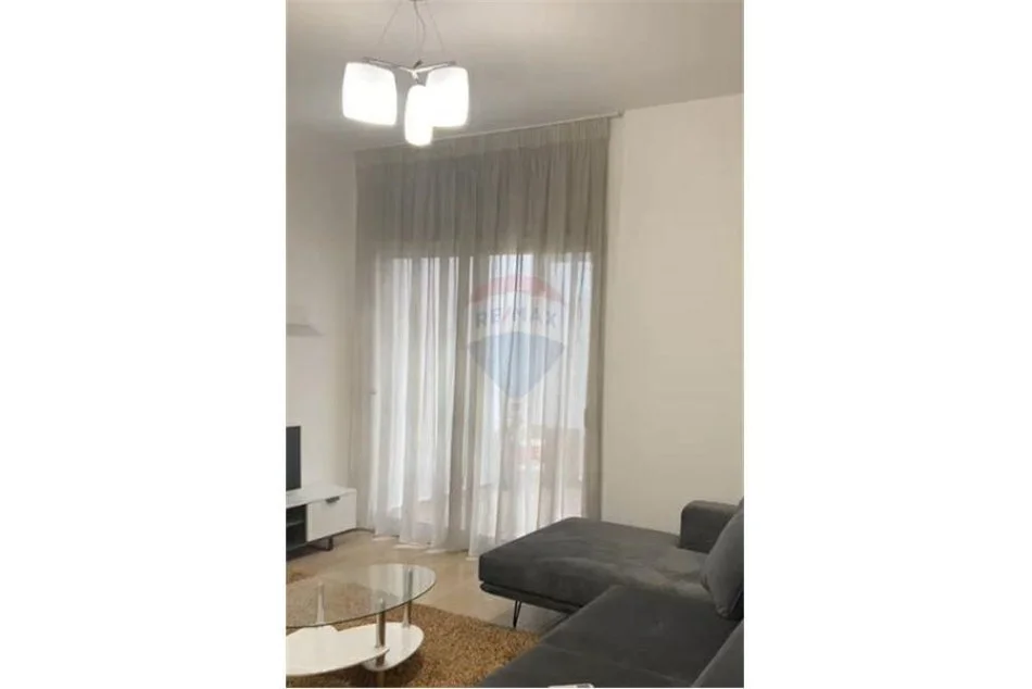 jepet me qera apartament 1+1 Kati 3, 80 m² 400 € (Kthesa Kamzes)