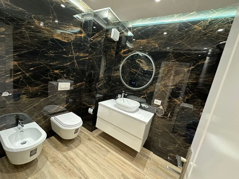 Tirane, jepet me qera apartament 2+1+Aneks+Ballkon Kati 5, 115 m² 1.200 € (Kompleksi Olimpik)