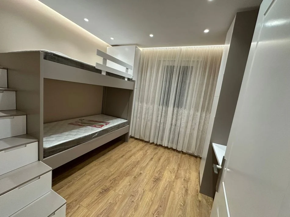 Tirane, jepet me qera apartament 2+1+Aneks+Ballkon Kati 5, 115 m² 1.200 € (Kompleksi Olimpik)