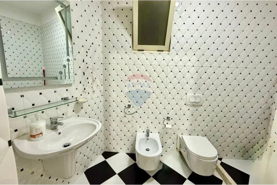 Tirane, jepet me qera apartament 3+1+Aneks+Ballkon Kati 2, 116 m² 750 € (Liqeni i Thate)