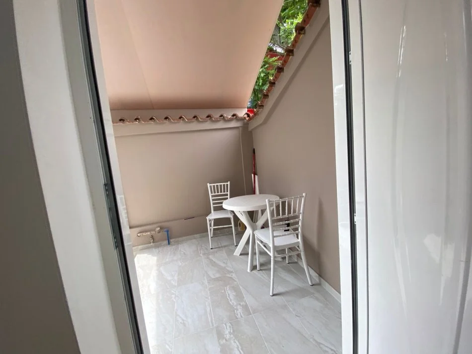 Tirane, jepet me qera Vile 2+1+Aneks+Ballkon Kati 2, 100 m² 1.000 € (Rruga Qemal Stafa)