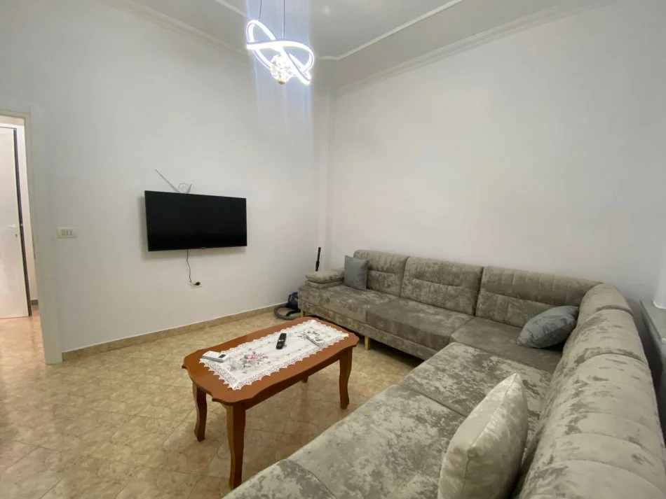 Tirane, jepet me qera Vile 2+1+Aneks+Ballkon Kati 2, 100 m² 1.000 € (Rruga Qemal Stafa)