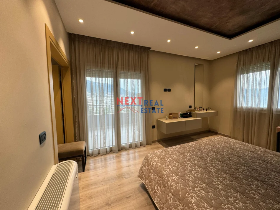 Vlore, shitet apartament 3+1+Aneks+Ballkon , 204 m² 612.000 € (LUNGOMARE)
