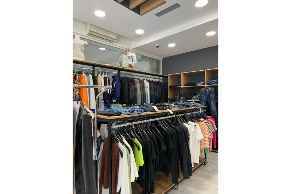 Tirane, jepet me qera dyqan , 37 m² 500 € (Rruga Rosina Plaku)