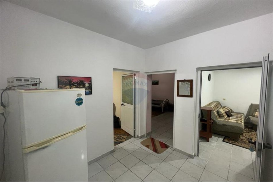 Shitet apartament 2+1 tek Shkolla Mihal Grameno. 115.000 euro