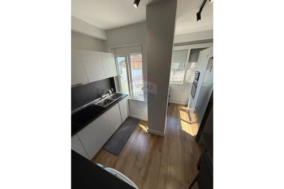 Tirane, jepet me qera apartament 1+1 Kati 11, 80 m² 700 € (Kika 2)