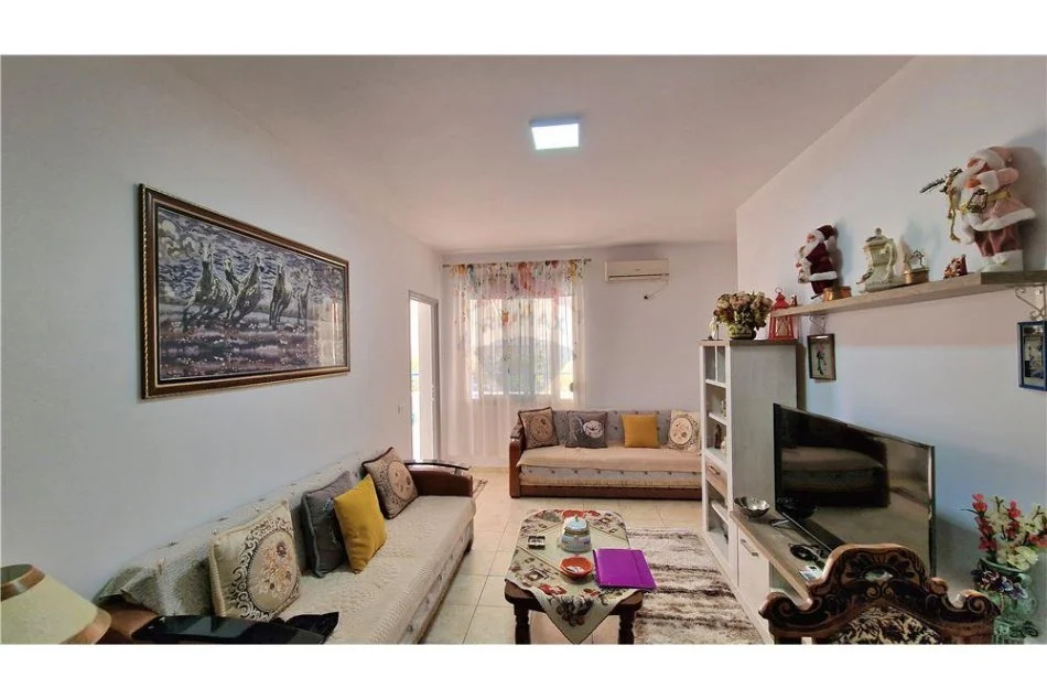 Vlore, shitet apartament 1+1+Ballkon Kati 3, 94 m² 97.000 € (Transballkanike)