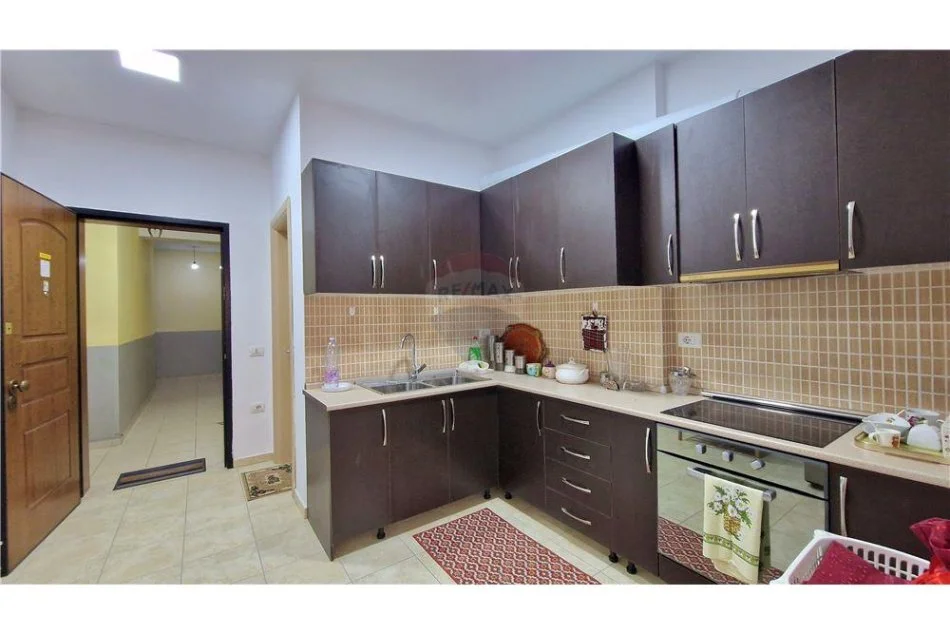Vlore, shitet apartament 1+1+Ballkon Kati 3, 94 m² 97.000 € (Transballkanike)