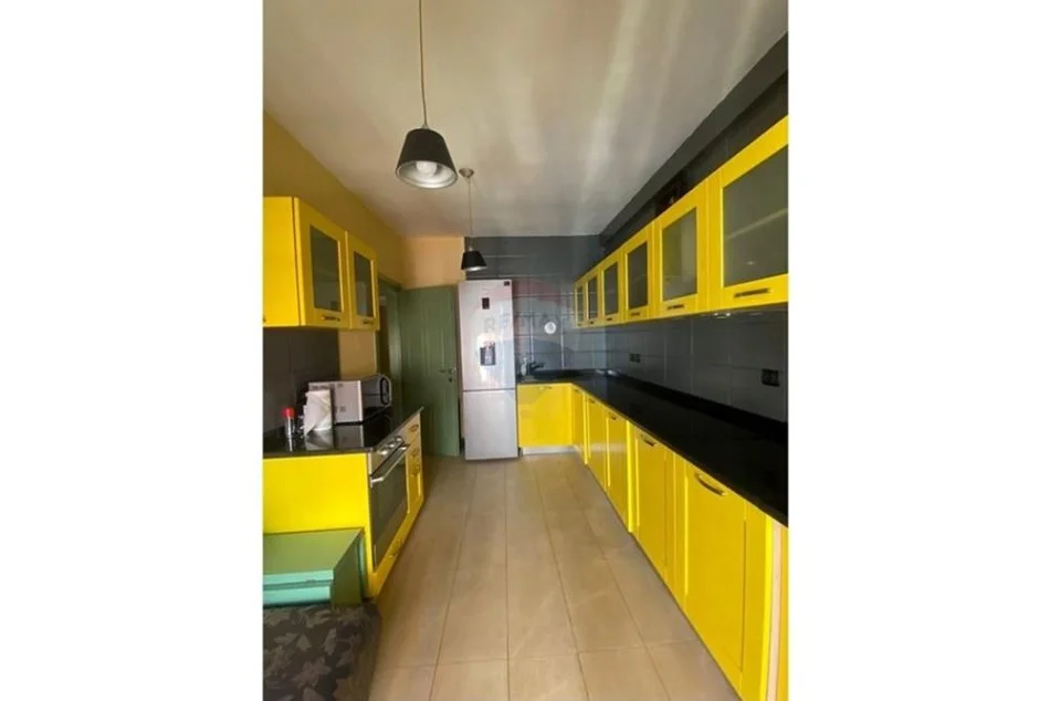 Tirane, jepet me qera apartament 2+1 Kati 5, 128 m² 850 € (Rruga Hoxha Tahsin)