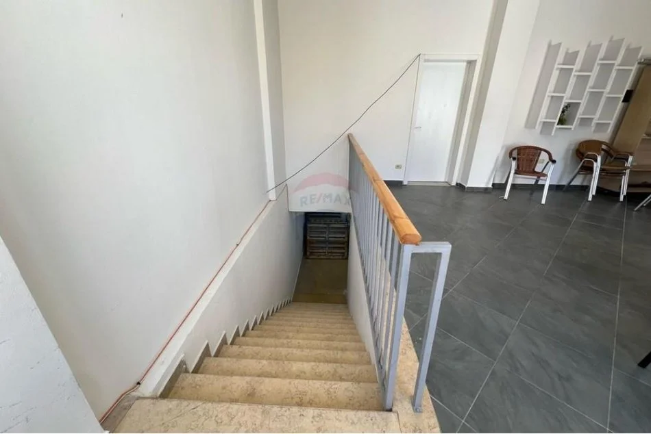 Tirane, shitet ambjent biznesi , 386 m² 350.000 € (Rruga Riza Cerova)