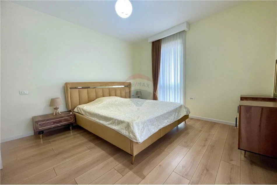 Tirane, jepet me qera apartament , 800 m² 800 € (5-Maj)