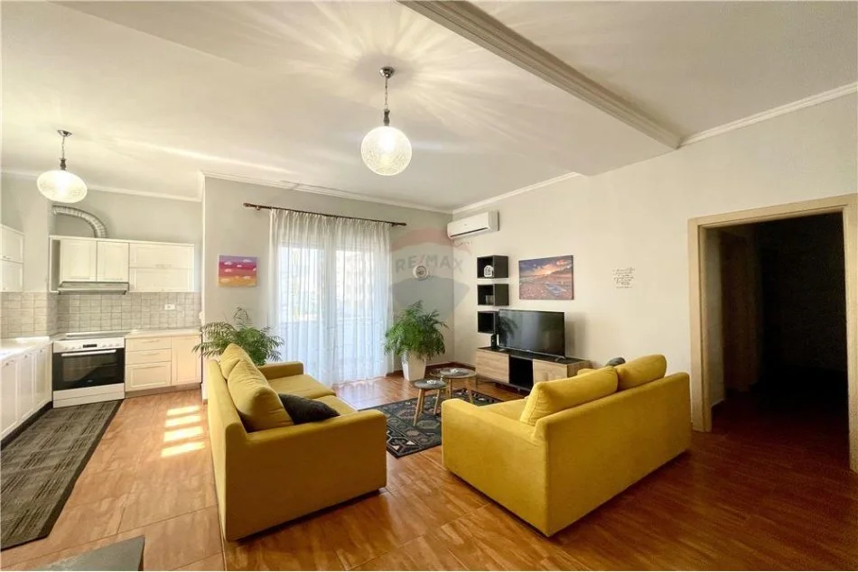 Tirane, jepet me qera apartament , 100 m² (Bulevardi Gjergj Fishta)