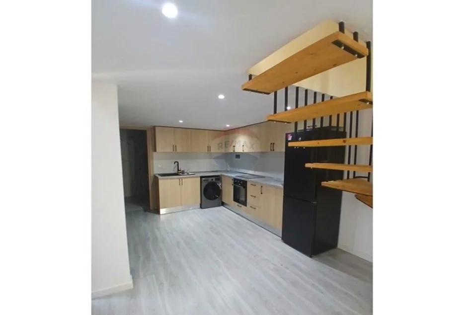 Tirane, jepet me qera apartament duplex 2+1 , 500 € (Liqeni i Thate)