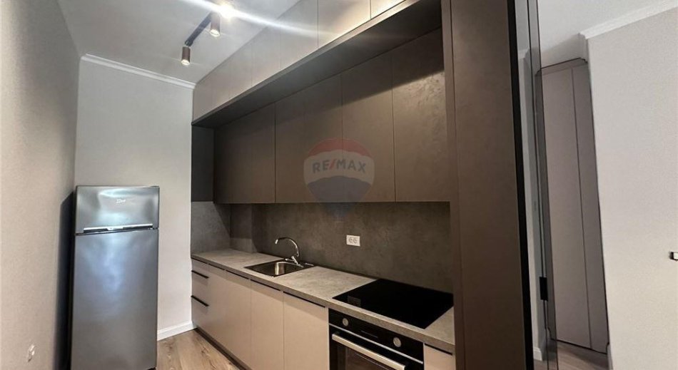 Tirane, jepet me qera apartament 1+1 , 73 m² 650 € (TEG - Rose Garden)