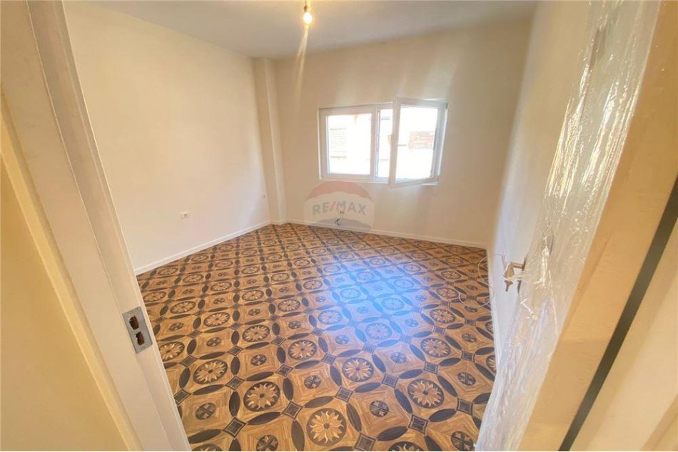 Tirane, jepet me qera apartament 2+1 Kati 3, 100 m² 700 € (Myslym Shyri)
