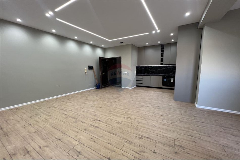 Vlore - Lungomare - Uji i Ftohte, shitet apartament 2+1+Ballkon Kati 5, 120 m² 199.000 € (Lungomare)