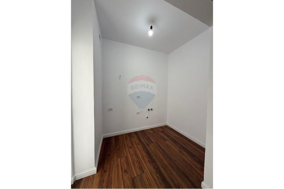 Tirane, jepet me qera apartament 1+1 Kati 2, 63 m² 700 € 