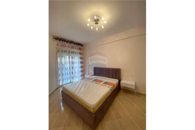 Tirane, jepet me qera apartament 1+1 Kati 3, 70 m² 450 Euro (Rruga barrikadave)