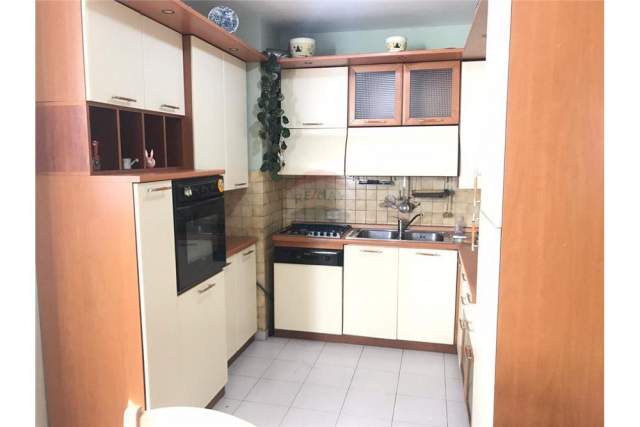 Tirane, jepet me qera apartament duplex 2+1+A+BLK Kati 2, 145 m² 500 Euro (Kristal Center, Komuna Parisit.)