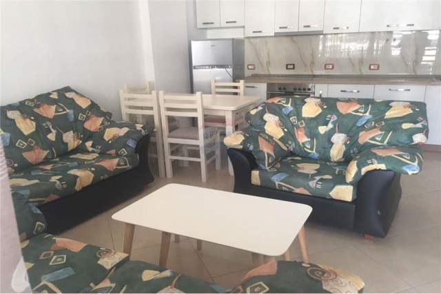 Tirane, jepet me qera apartament 2+1+BLK Kati 5, 92 m² 350 Euro (Foto Xhavella)