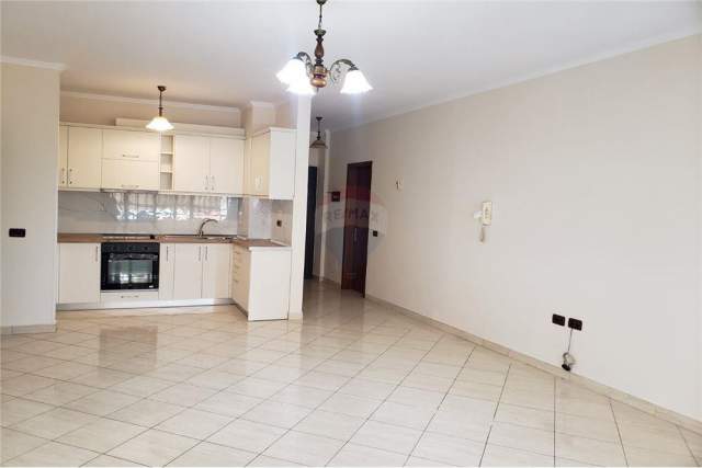 Tirane, jepet me qera apartament 2+1+BLK Kati 5, 101 m² 520 Euro (Him Kolli)