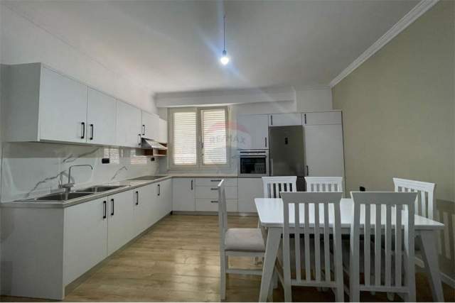 Tirane, jepet me qera apartament 2+1+BLK Kati 7, 83 m² 450 Euro (Rruga Elbasanit)