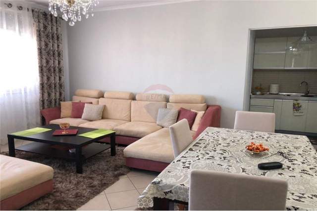 Tirane, jepet me qera apartament 3+1+BLK Kati 6, 120 m² 600 Euro (Rruga Kavajes)