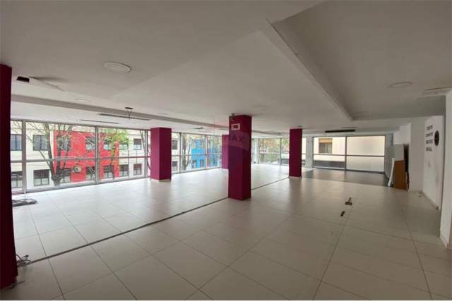 Tirane, jepet me qera ambjent biznesi Kati 1, 575 m² 8.500 Euro (bllok)