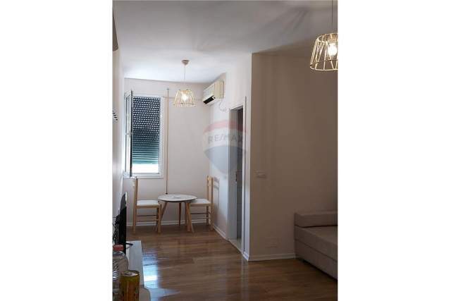 Tirane, jepet me qera apartament 1+1+BLK Kati 4, 50 m² 400 Euro (hoxha tahsim)
