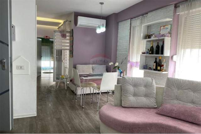 Tirane, jepet me qera apartament 2+1+BLK Kati 7, 82 m² 500 Euro (Kompleksi Magnet)