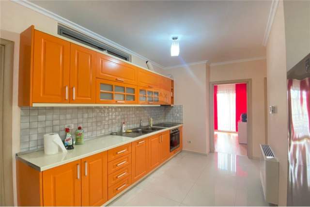 Tirane, jepet me qera apartament 3+1 Kati 1, 108 m² 550 Euro (Don Bosko)
